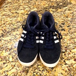 ✨ADIDAS size 9 Navy suede sneakers✨